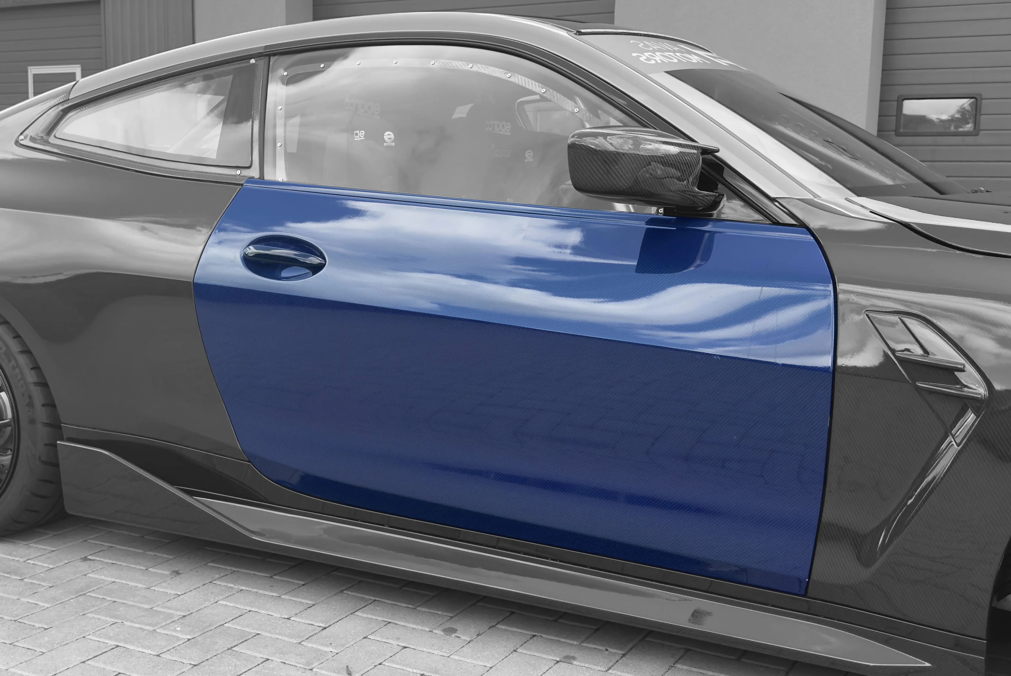 Right door - Image 1