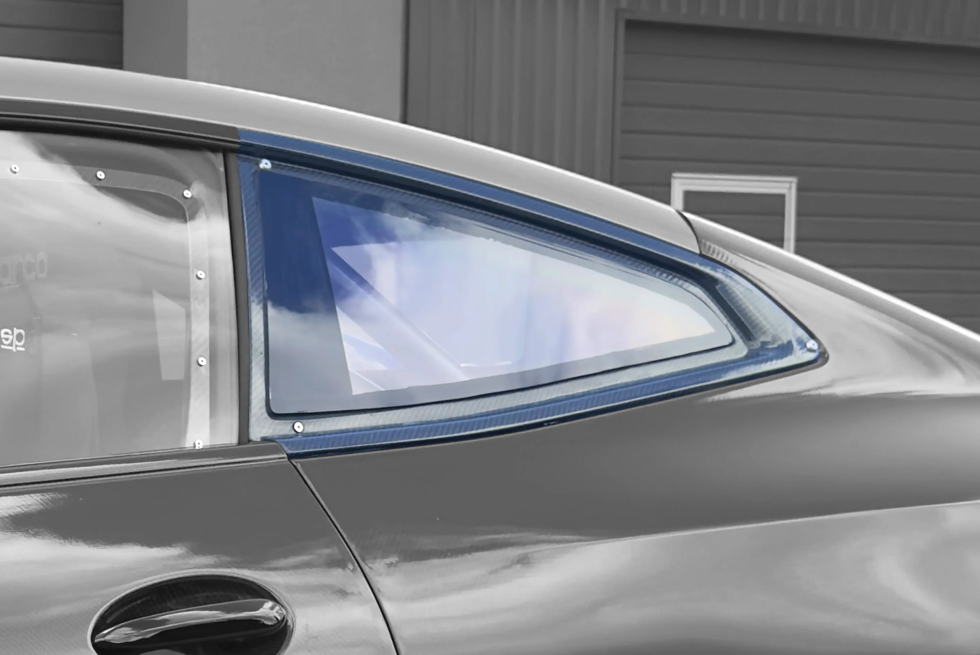Set of rear side windows - Image 1
